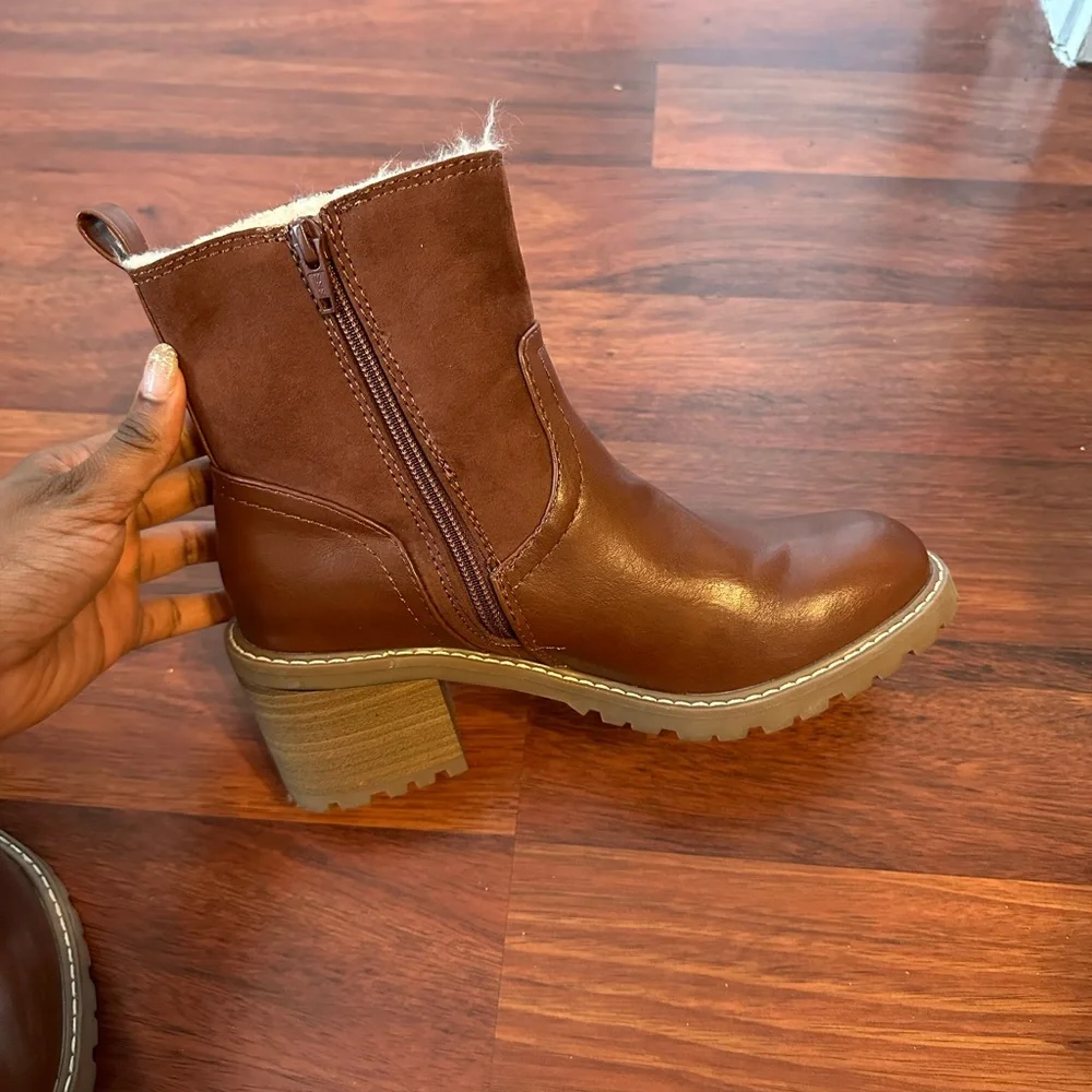 Brown Lug Sole Fur-lined Boots - size 7.5 - Picture 5 of 7